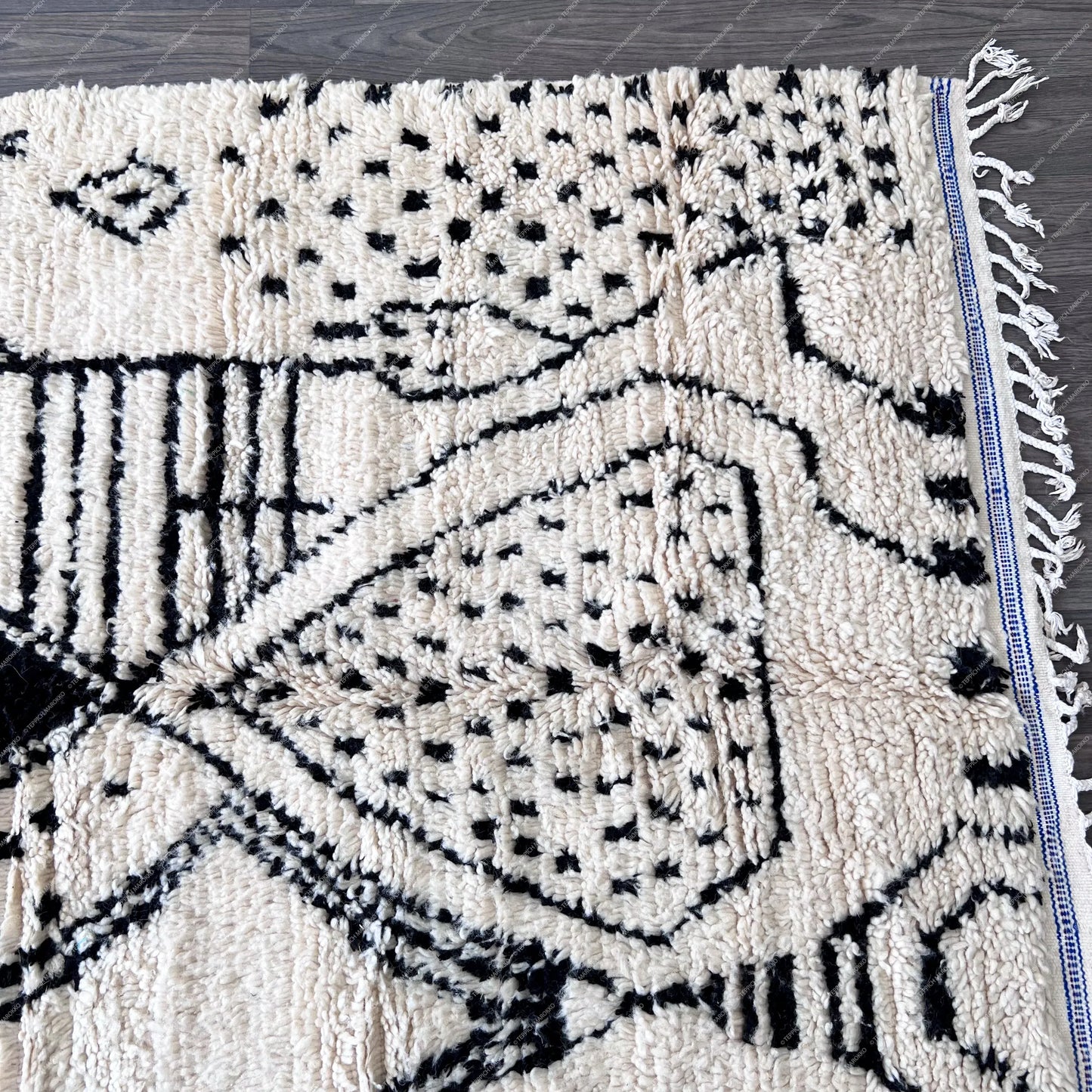 Ola - Black Morocco Rug