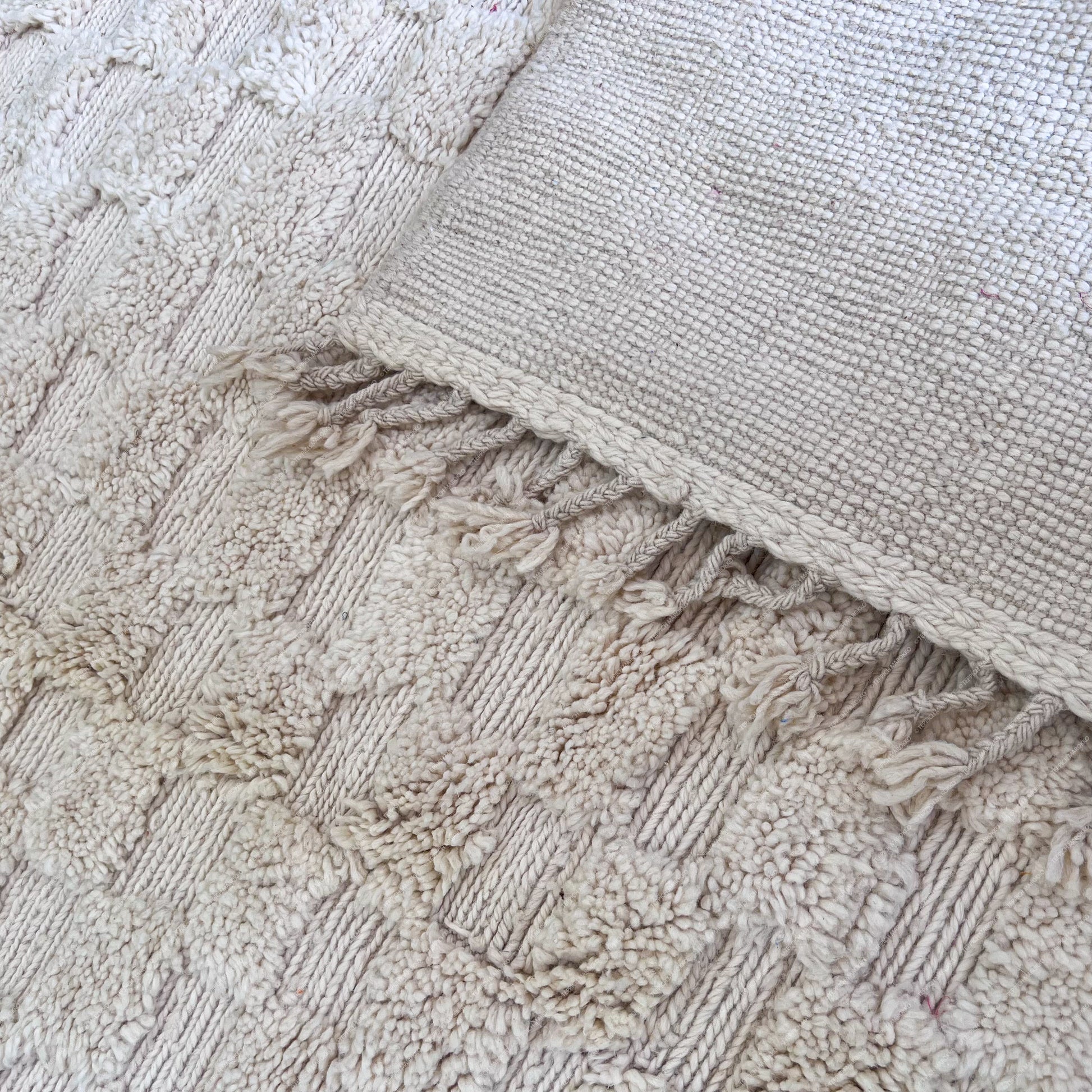 Farah - White Checkered Moroccan rug