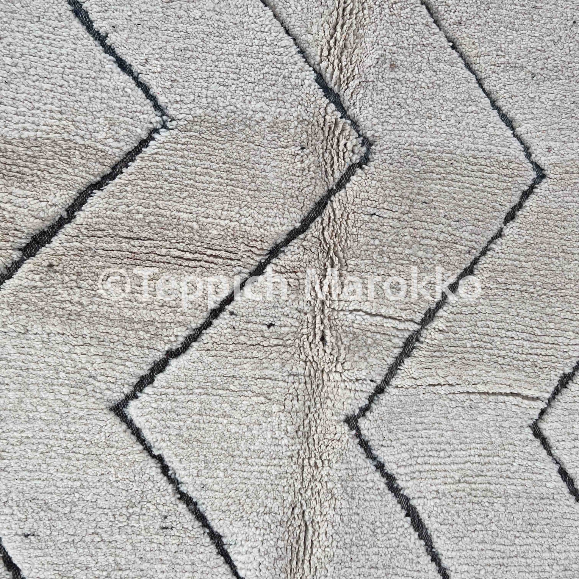 Almas - White Moroccan Rug