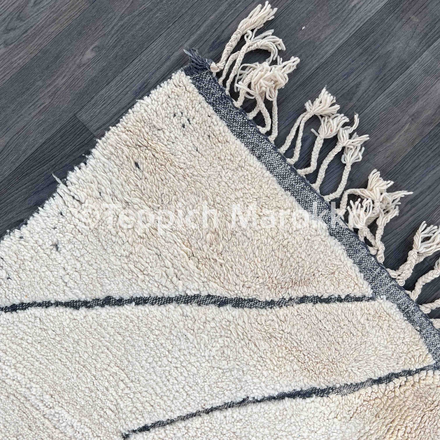 Almas - White Moroccan Rug