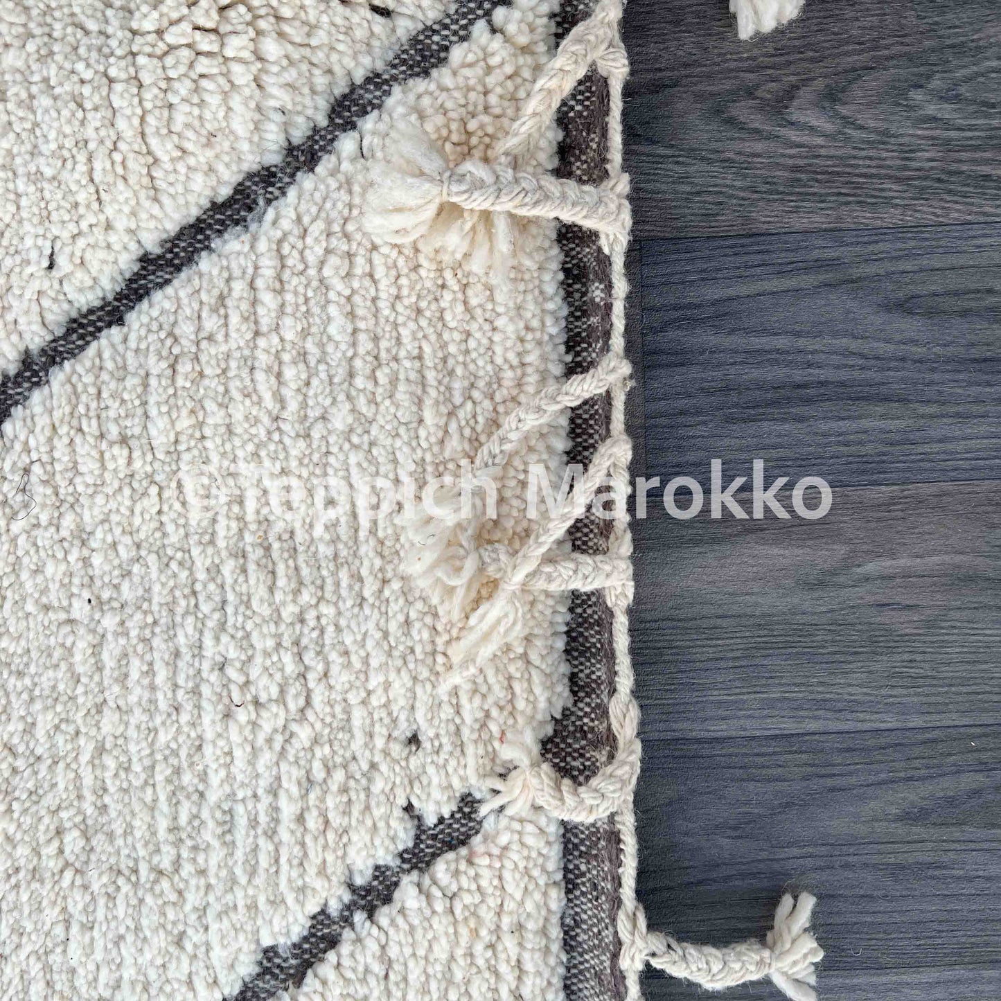 Almas - White Moroccan Rug