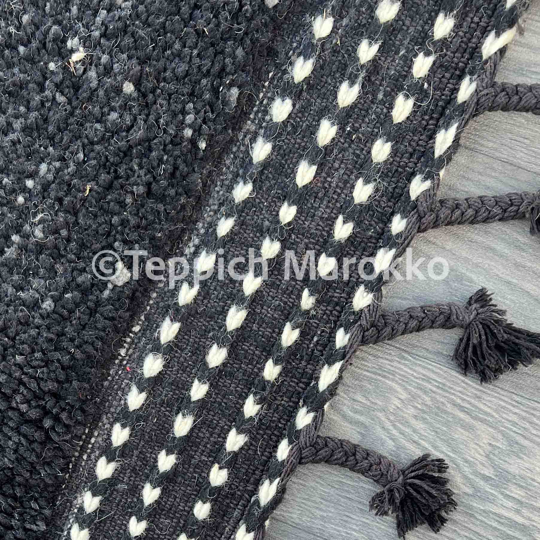 Elbayda - Black Moroccan Rug